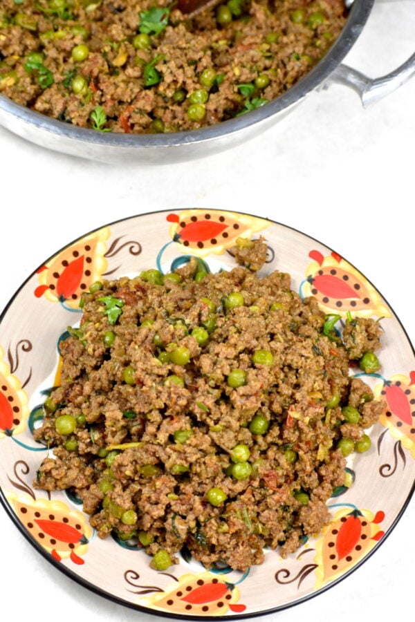 吉普赛盘上的一份kheema。