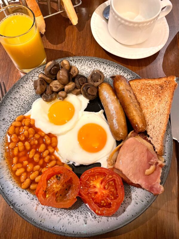 What to Eat in England - full english breakfast